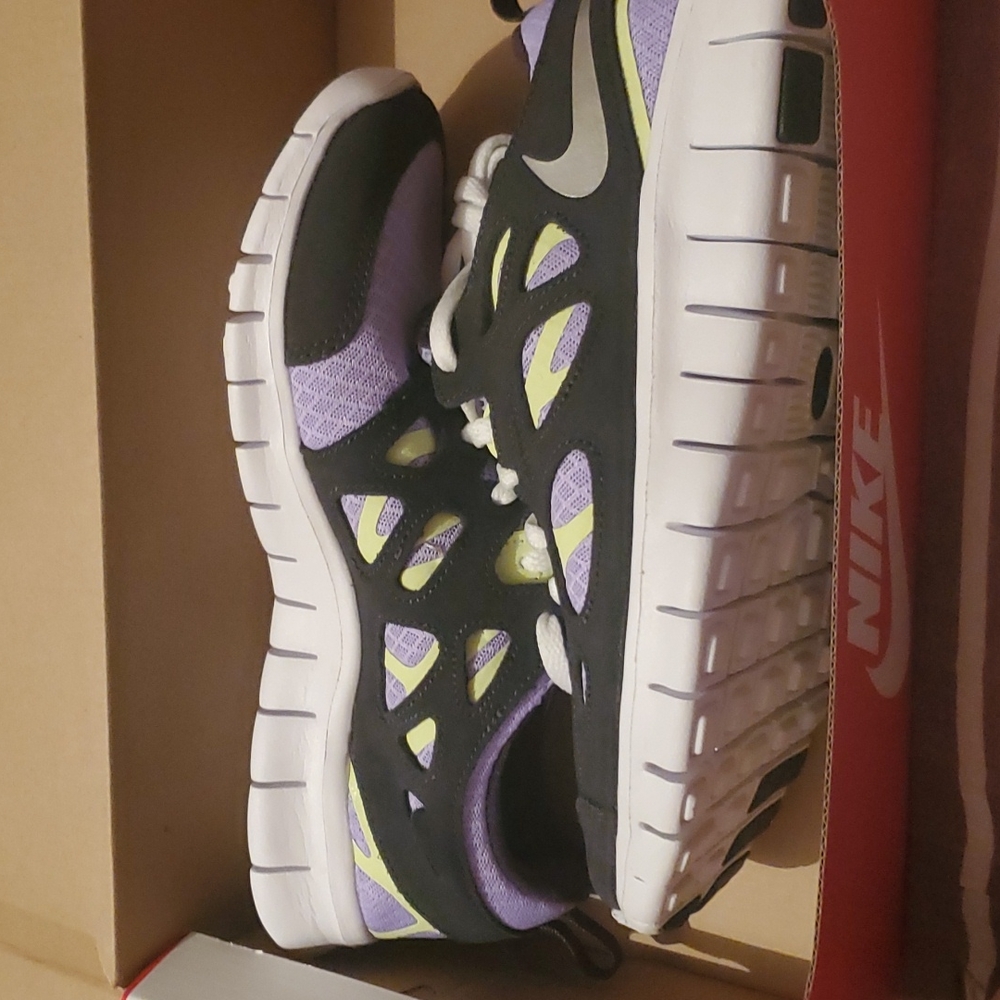 Nike sz 7Y  or 8.5
